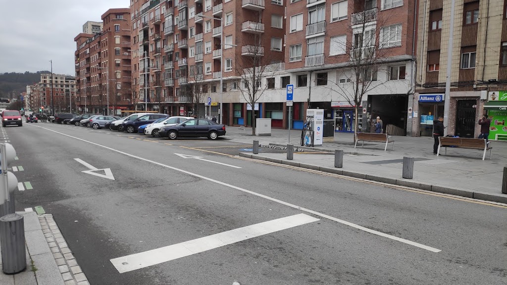 Punto de recarga electrica Repsol — Exterior
