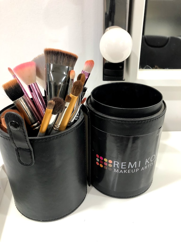 Remikom Makeover Unisex Salon