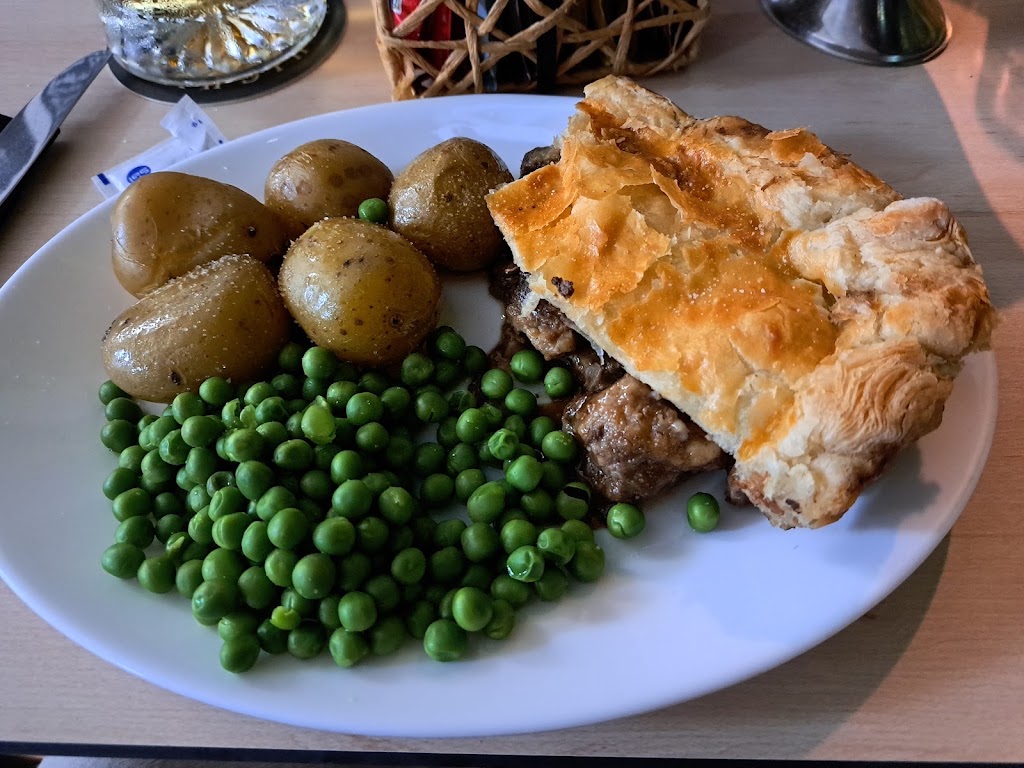 HIGHLANDER TOO — Comida y bebida