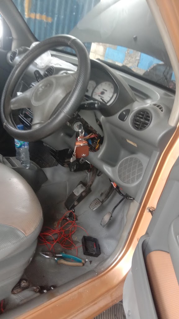 BENGKEL MOBIL 24 JAM. SUMBER REJEKI MOTOR. Cirebon timurCIKULAK