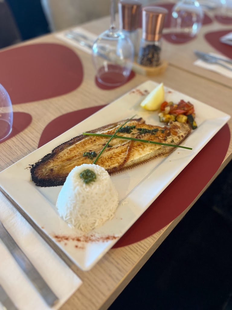 Restaurante La Perla — Comida y bebida