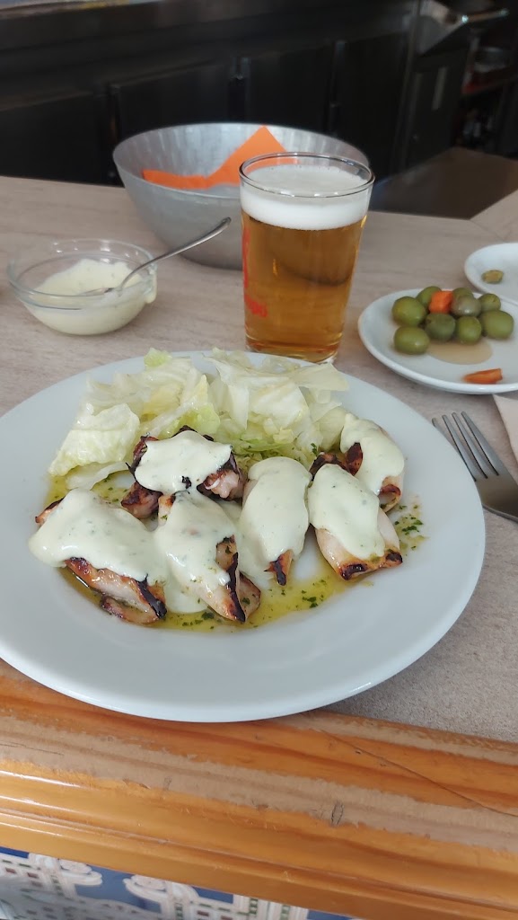 BAR BORUJAS. — Comida y bebida
