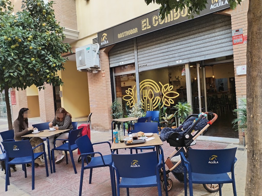 El Comboi Gastrobar — Ambiente