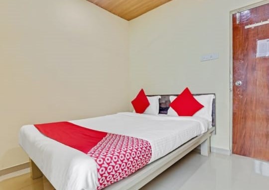 Oyo 81297 Shrushti Lodge Oyo Srssttii Lonj