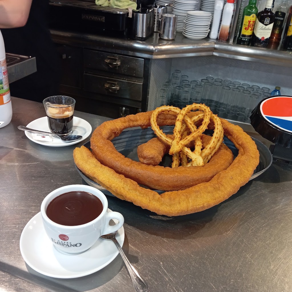 La Casona Churreria-Cerveceria — Comida y bebida