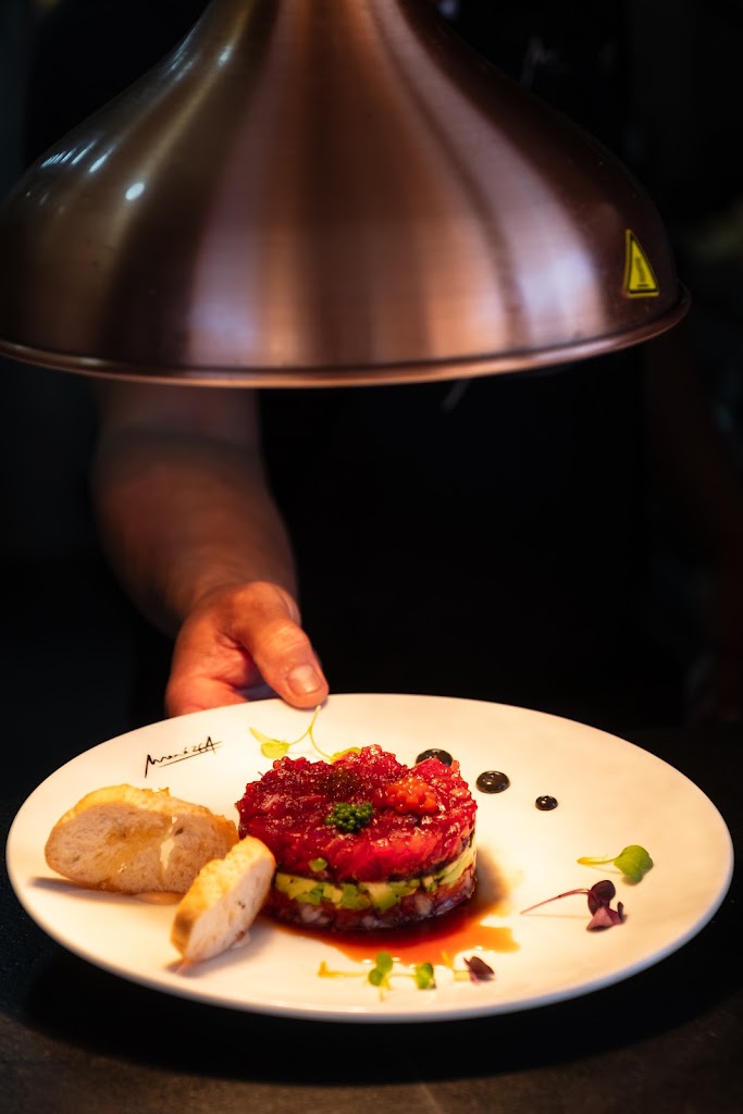Mana 264 Avenida de Tirajana — Comida y bebida