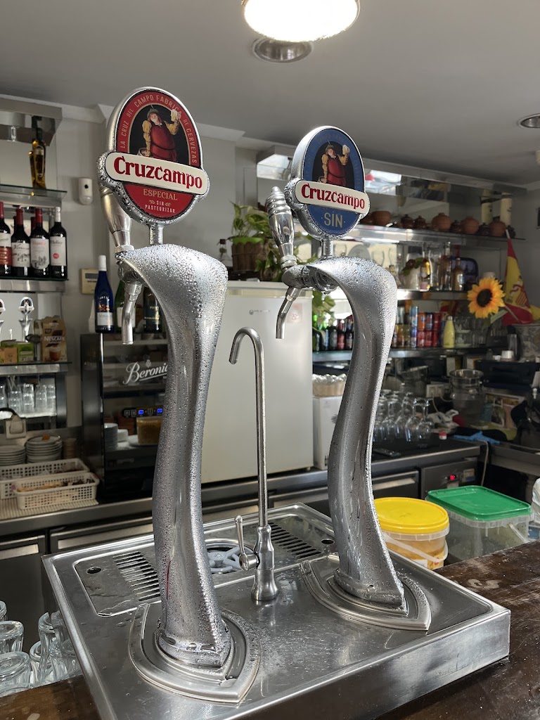 City Bar — Comida y bebida