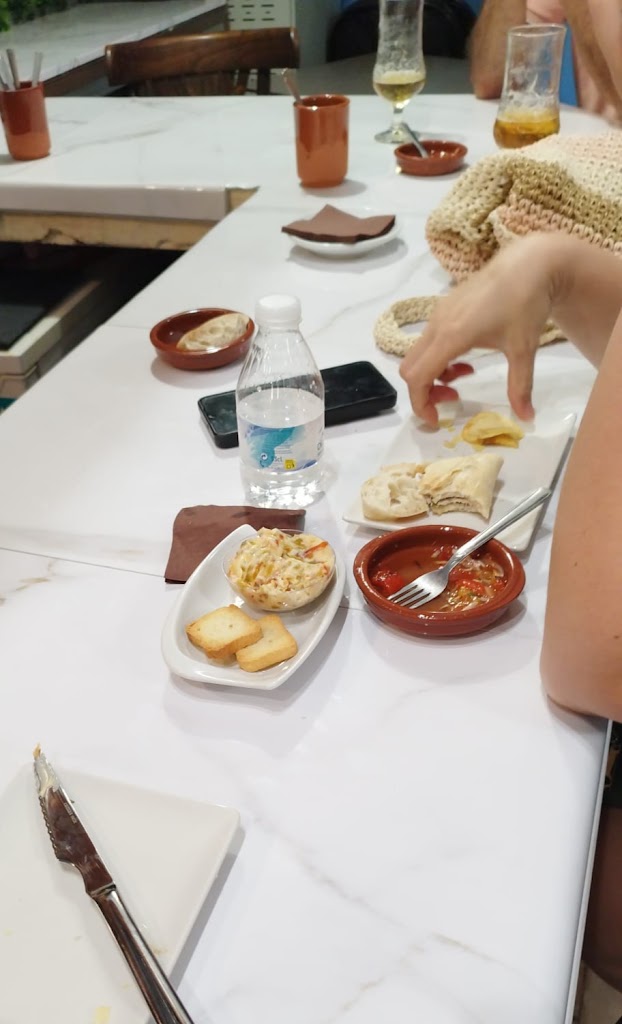 Bar la familia — Comida y bebida