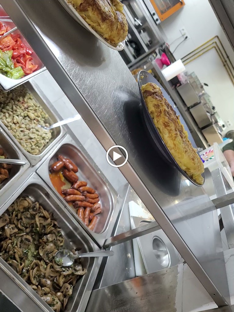 SIHA BAR I RESTAURANT — Comida y bebida