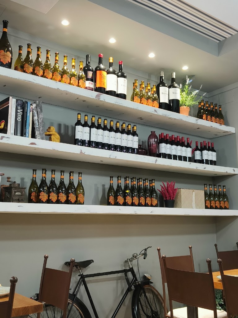 Restaurante Cien Vinos Natural Food — Ambiente