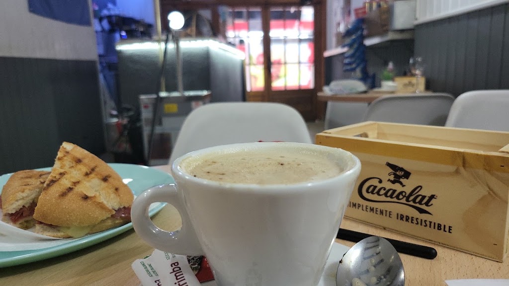 El Cafe De La Vila — Comida y bebida