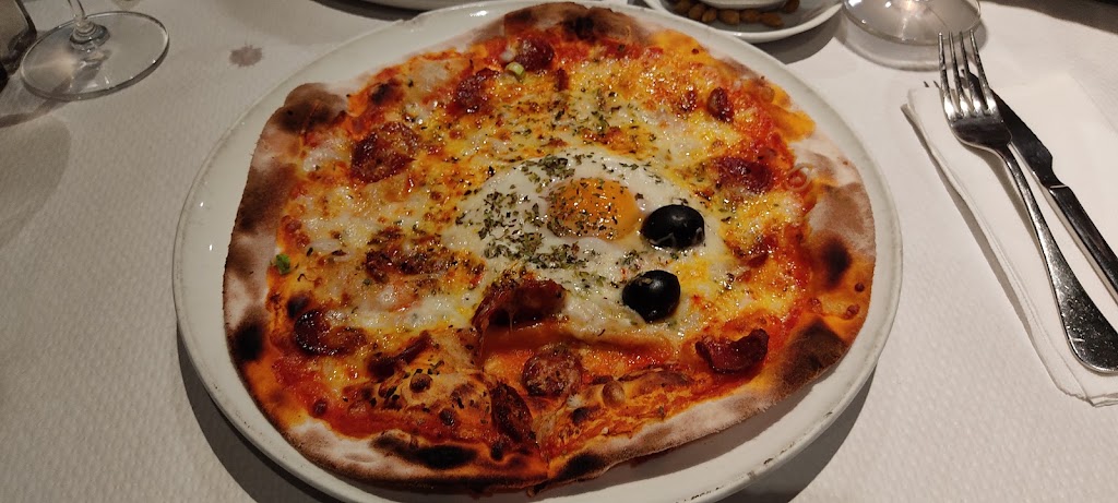 Restaurante La Trebbia — Comida y bebida