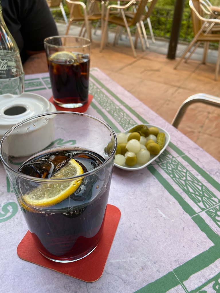 Thor Cafe — Comida y bebida