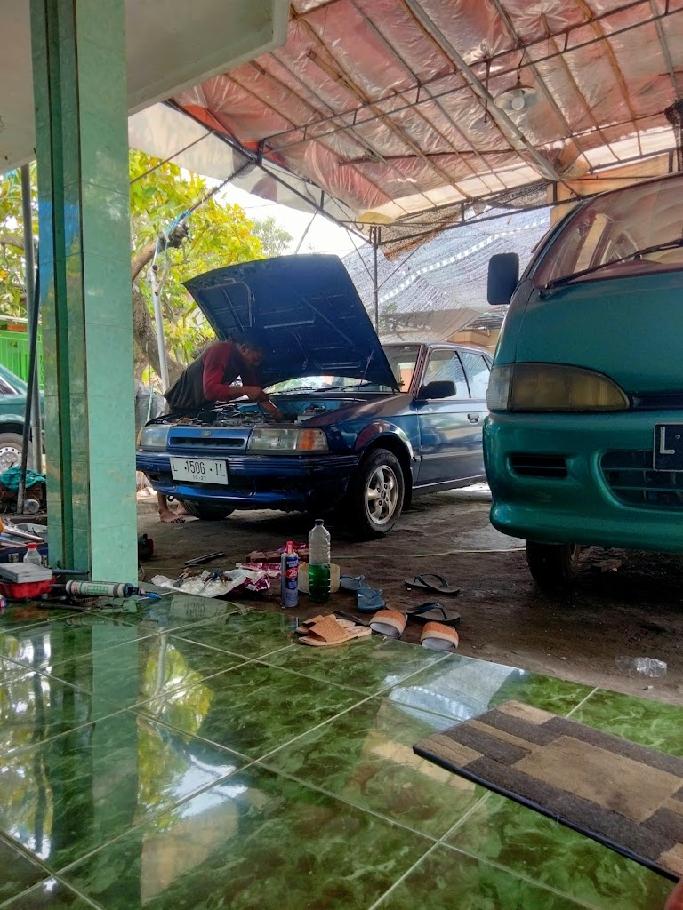 Bengkel mobil AJM (Ford laser)