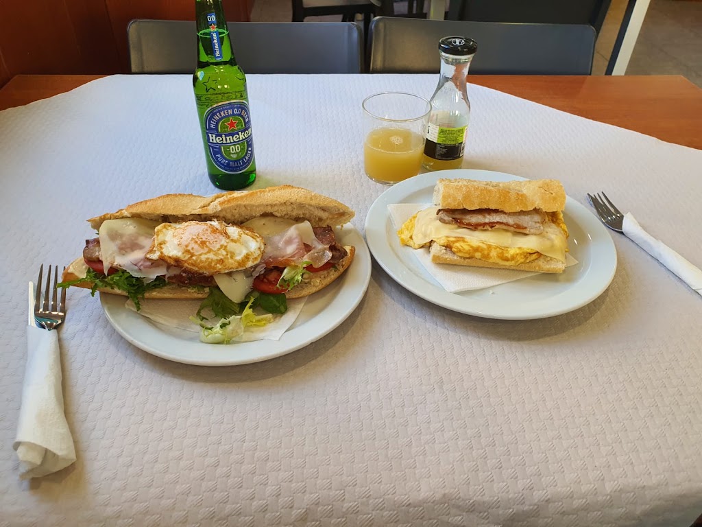 Bar la esquina del puerto — Comida y bebida