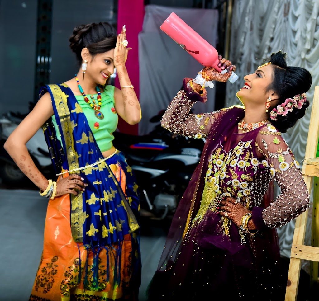 Het Beauty Parlour Joshipura