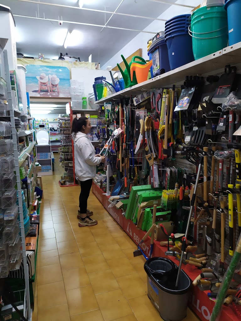 FERRETERIA Bazar del Barri.