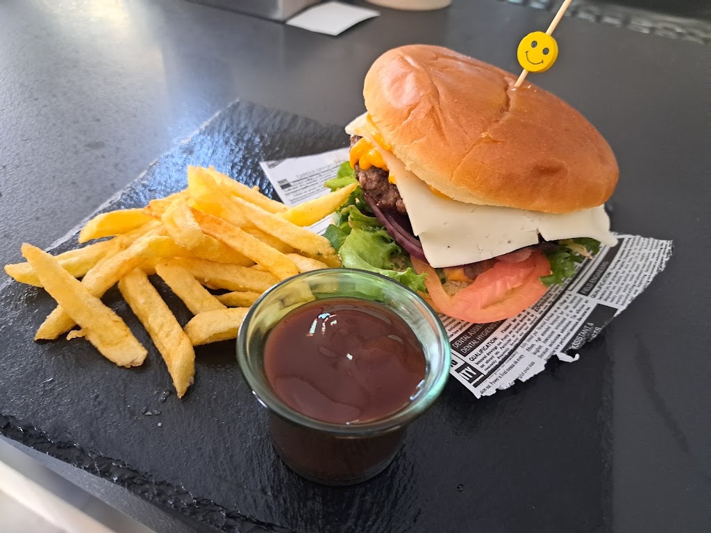 Cafe bar el pati — Comida y bebida