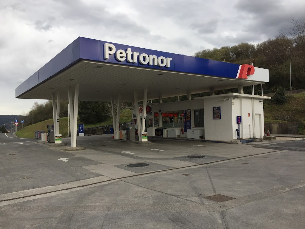 Gasolinera Petronor Enekuri — Exterior