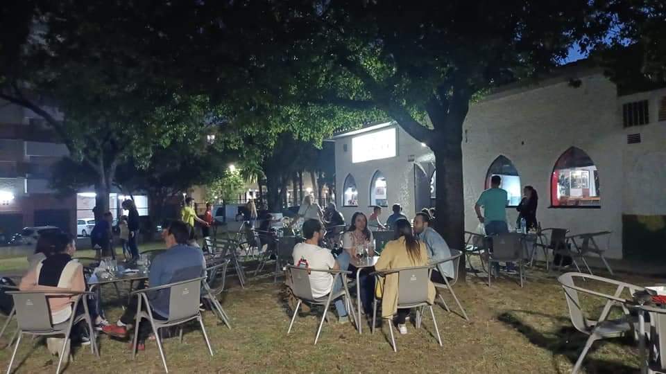 Karuzi Cafe Bar — Ambiente