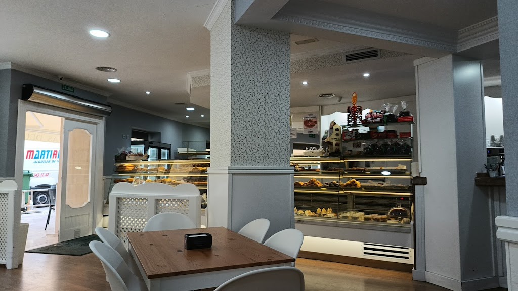 Las Delicias Forn de Pla - Cafeteria y Pasteleria — Ambiente