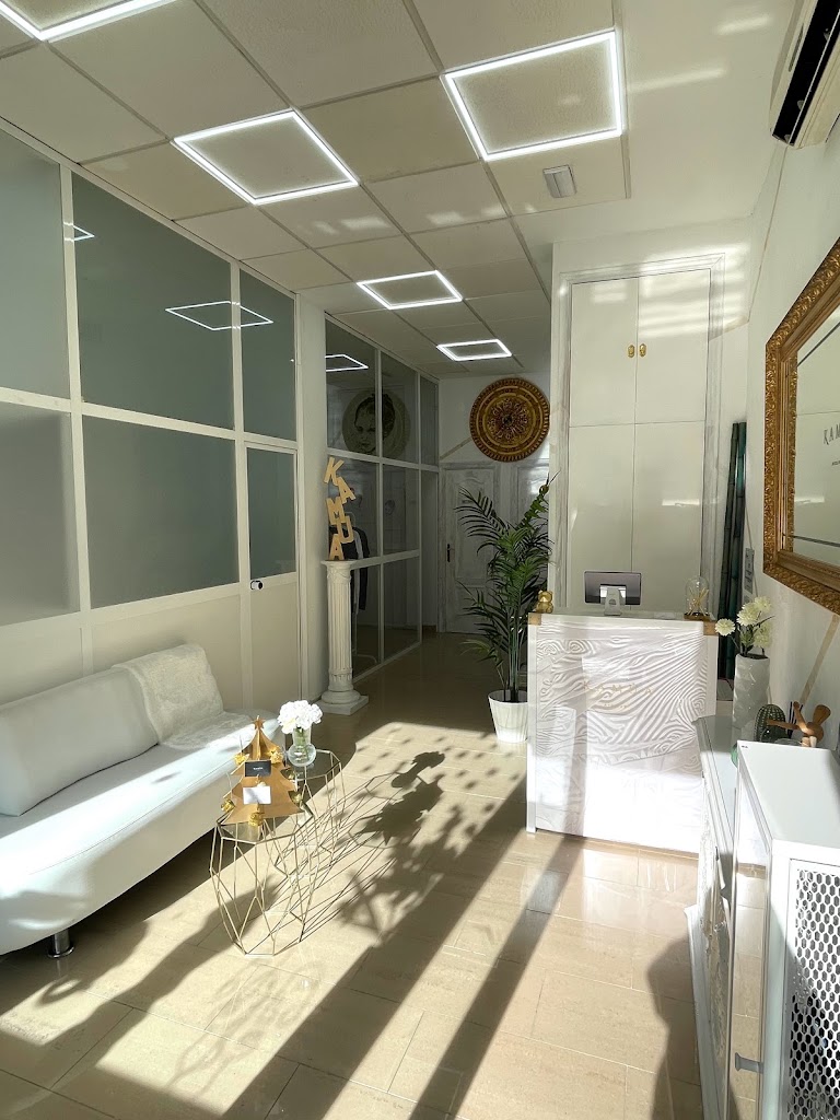 Kamua Atelier. Micropigmentacion, Microblading, Nails, Estudio de Tatuajes y Arte. — Interior