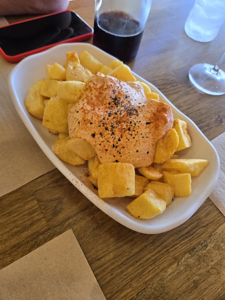 Bar Restaurante Luga — Comida y bebida