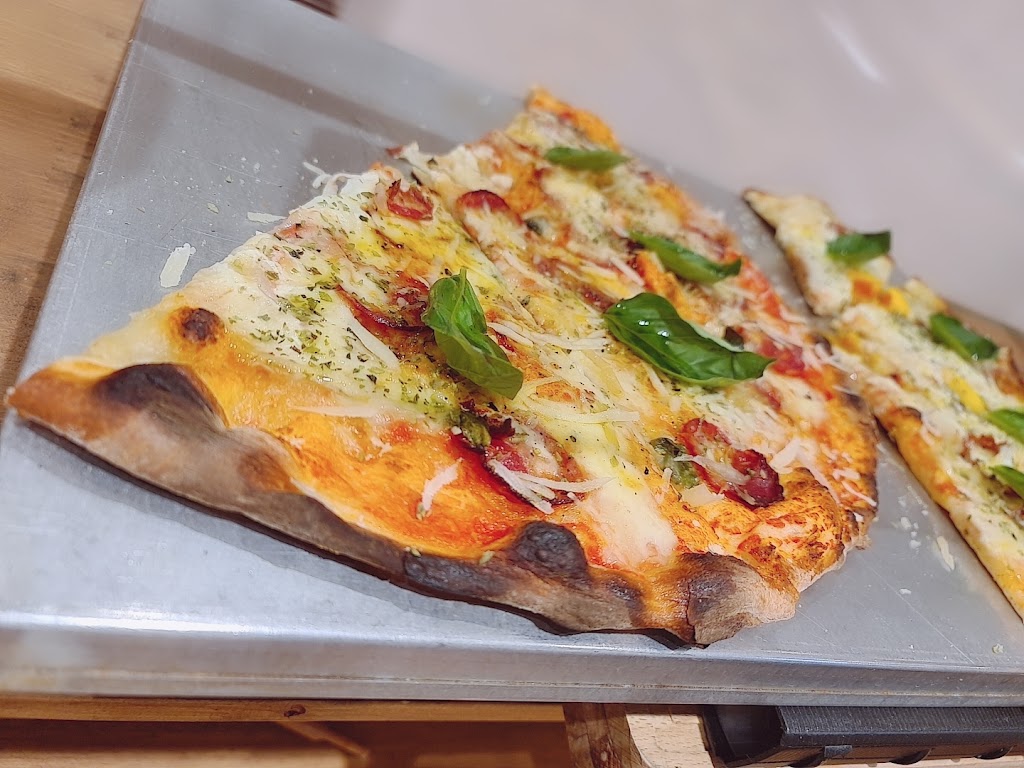 Mammatina Pizzeria Restaurante — Comida y bebida