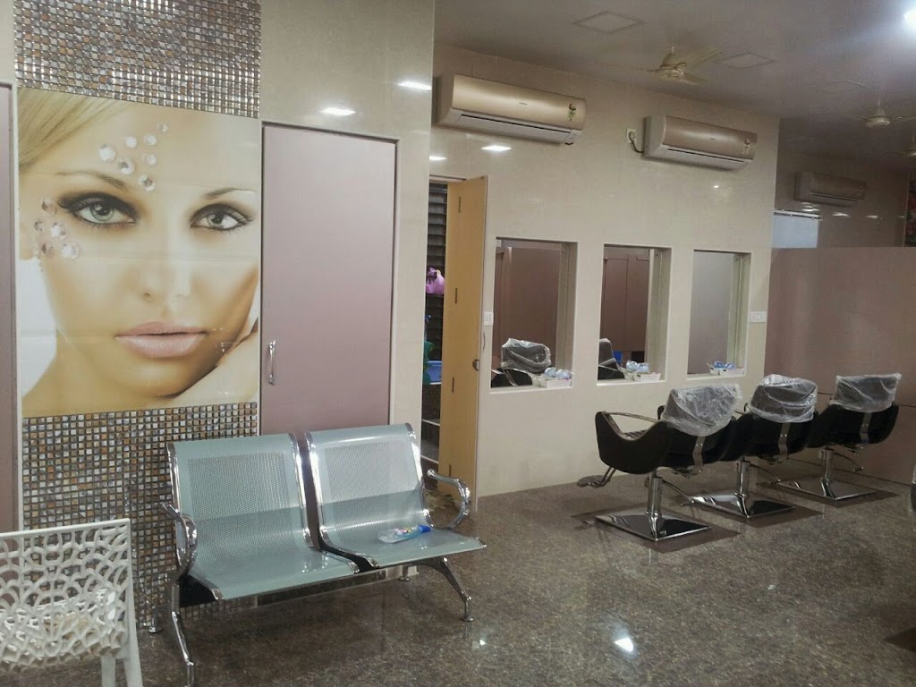 Dolly S Beauty Parlour