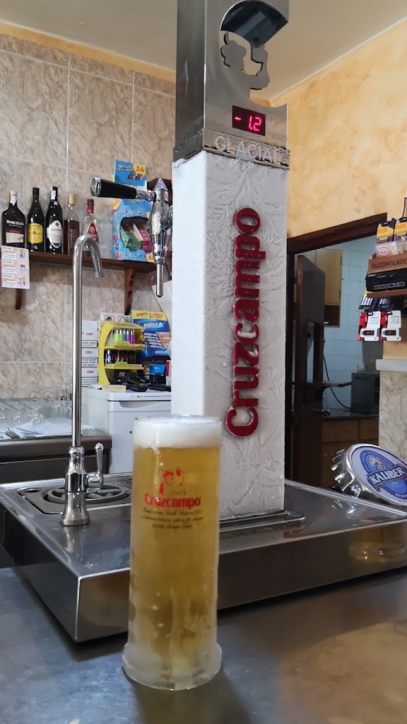 Bar Camacho. — Comida y bebida