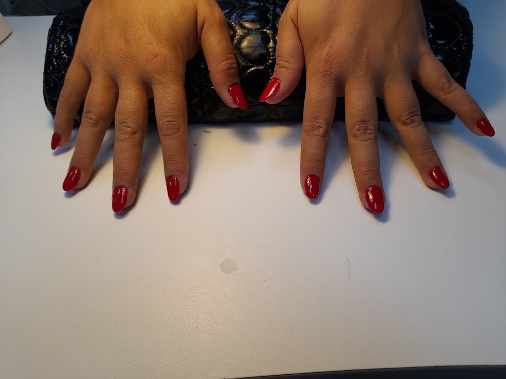 Centro De Estetica Y Herbolario Angela — Manicura