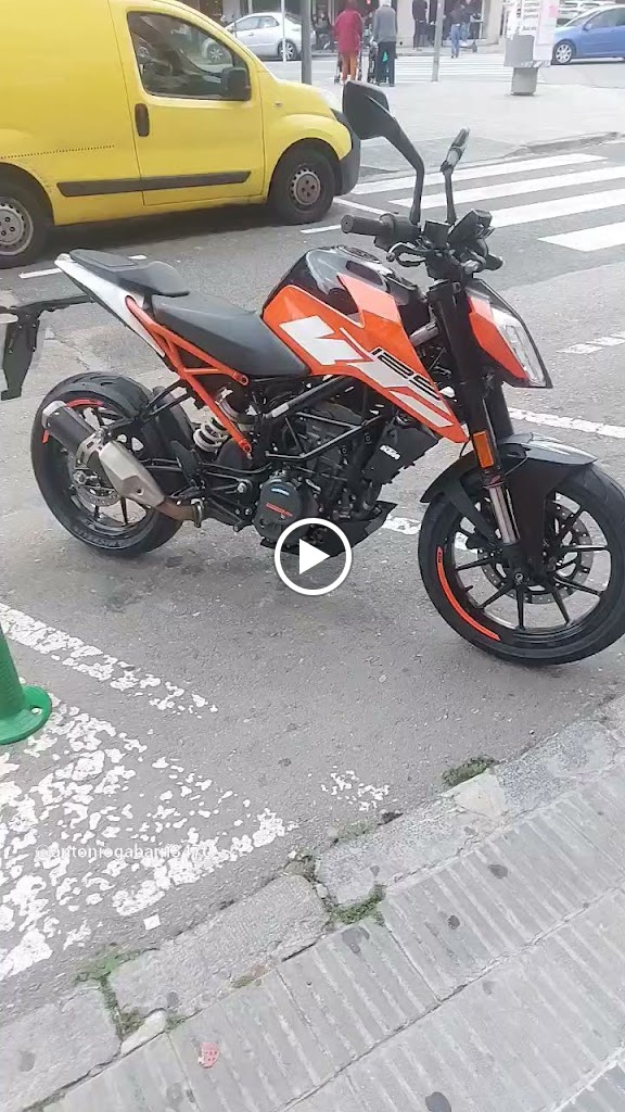 Concesionario y Taller Oficial Piaggio, Vespa, Aprilia y Moto Guzzi Badalona - Drivim — Videos