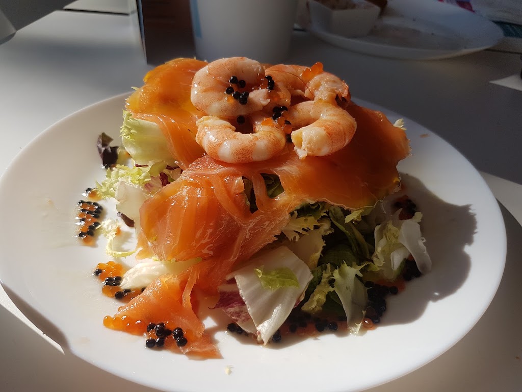 Eden Torremolinos — Comida y bebida