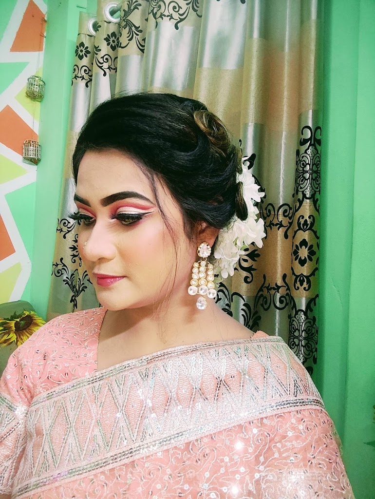 Sara Makeover Best Beauty Parlor In Lalbag