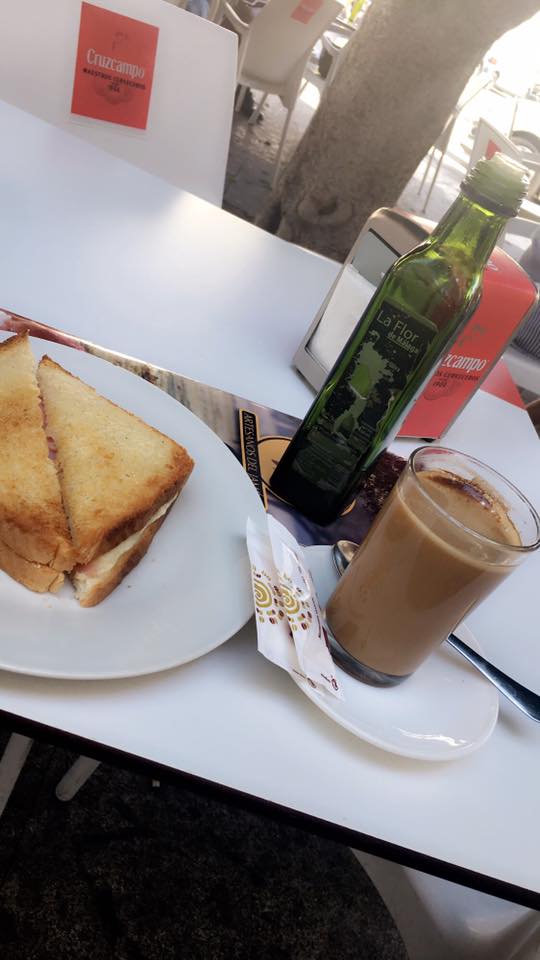 Bar Artesanos Del Jamon — Comida y bebida