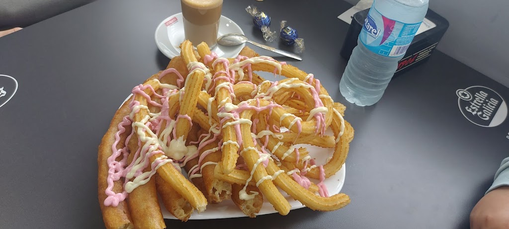 Churreria cafeteria "El pabellon" — Comida y bebida