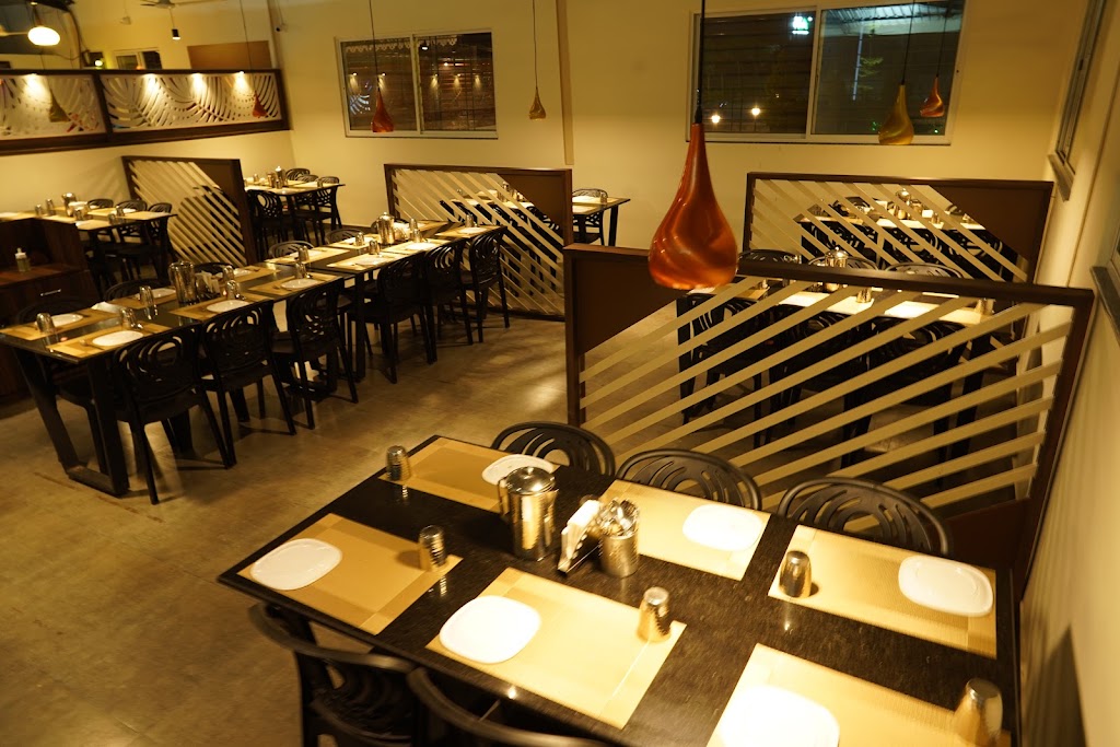 Hotel Silver Palm Family Restaurant Lawn Honttel Silvhr Paam Phenmilii Resttonrntt Lonn Rahimatpur