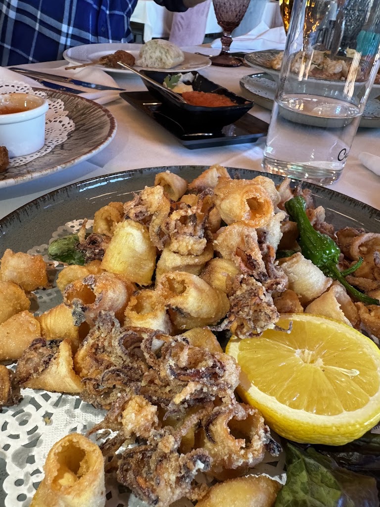 T1 Restaurante — Comida y bebida