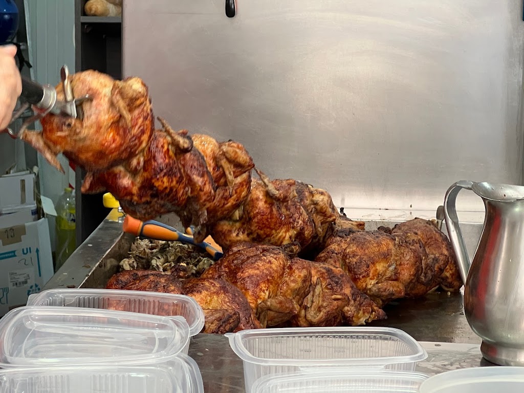 Pollos asados: Asados Diaz — Comida y bebida