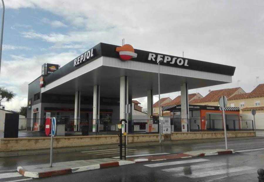Estacion de Servicio Repsol — Surtidor de combustible