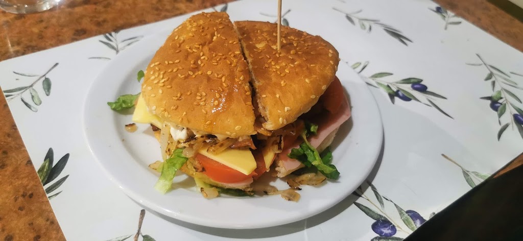 Bar Apolo XI — Comida y bebida