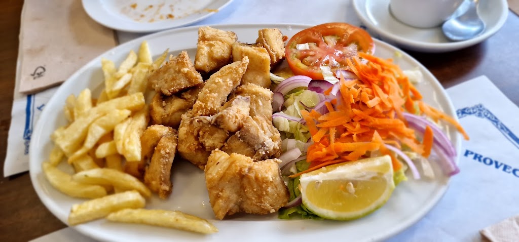 Cafeteria Hermanos Granado V — Comida y bebida