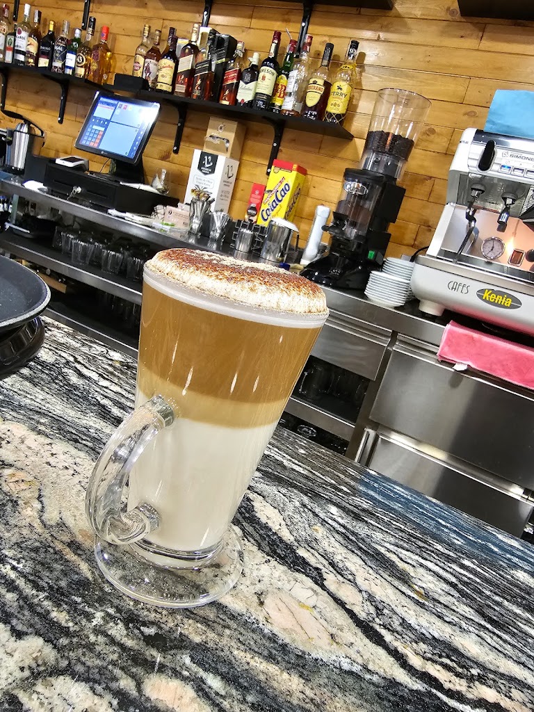 Mimi's Bar — Comida y bebida