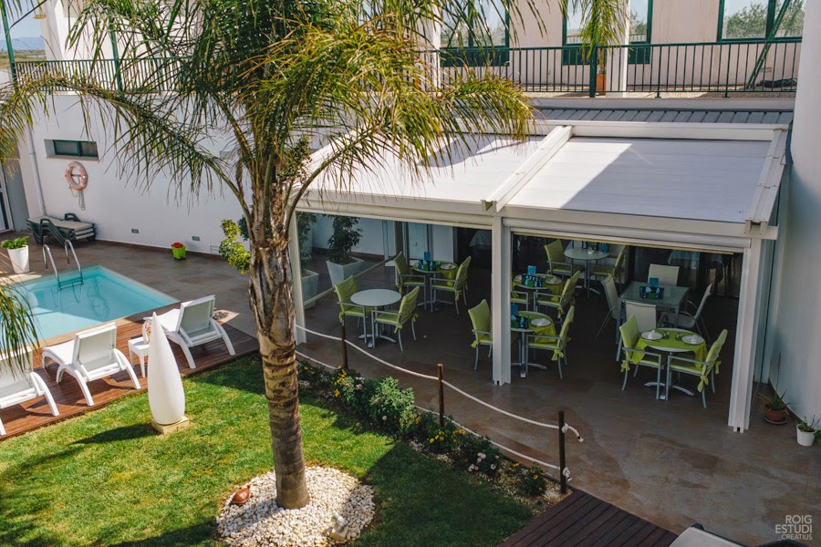 Hotel Restaurant l'Algadir del Delta — Exterior