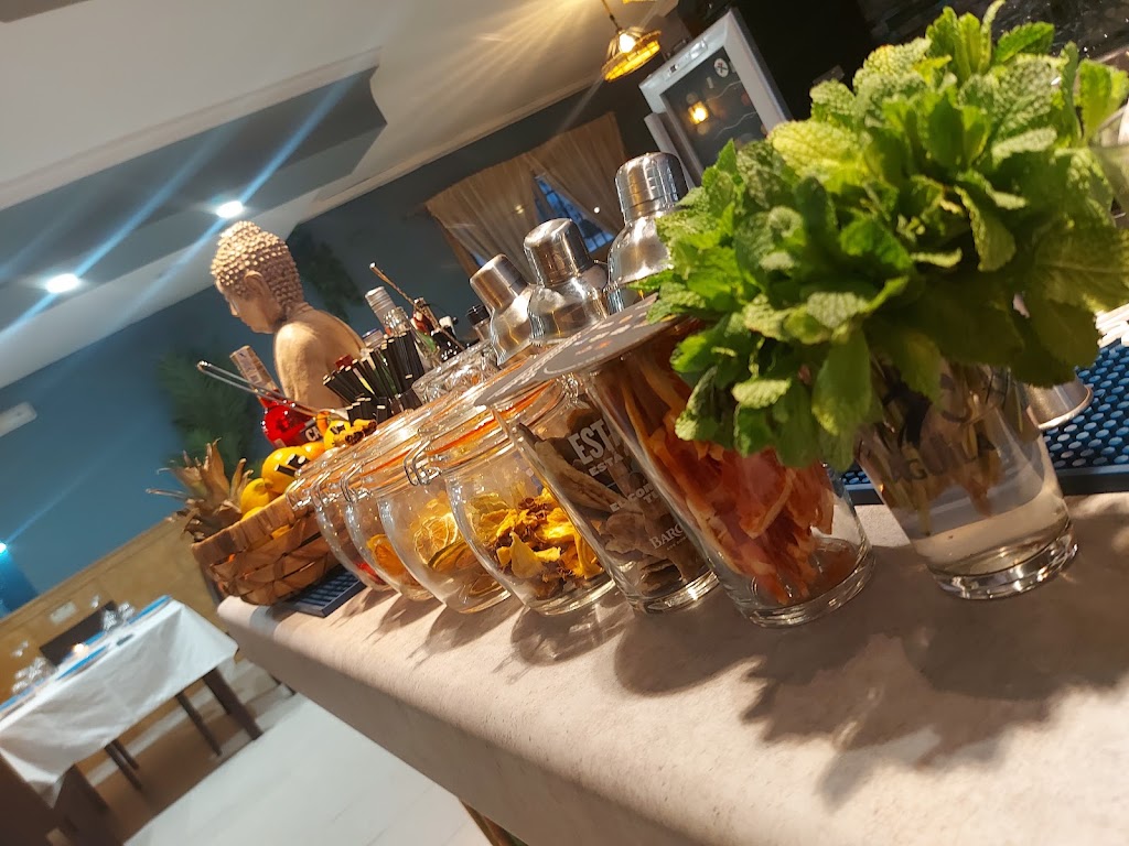 Nomada Tavernes Playa — Comida y bebida