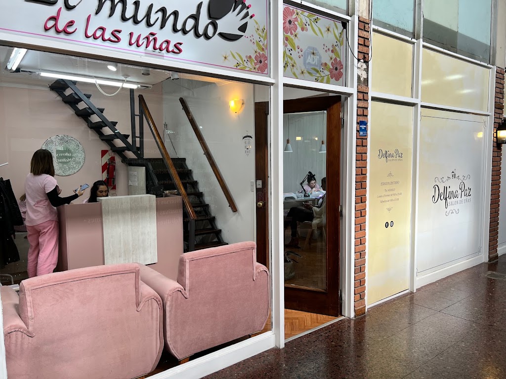 El mundo de las unas — Exterior