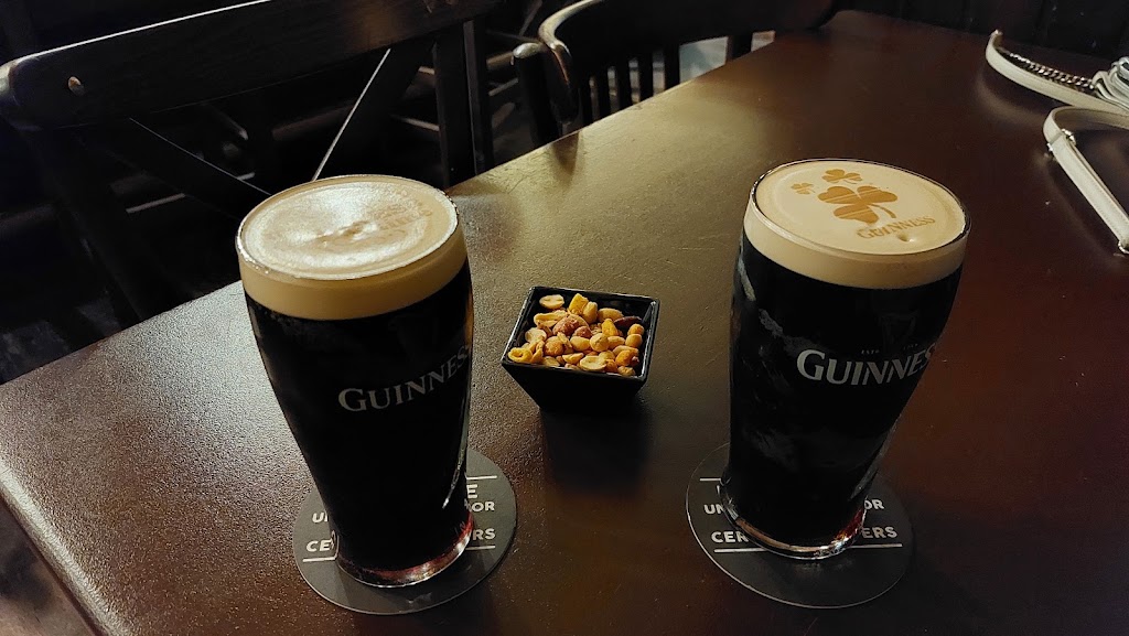 Flanagan's Irish Pub — Comida y bebida