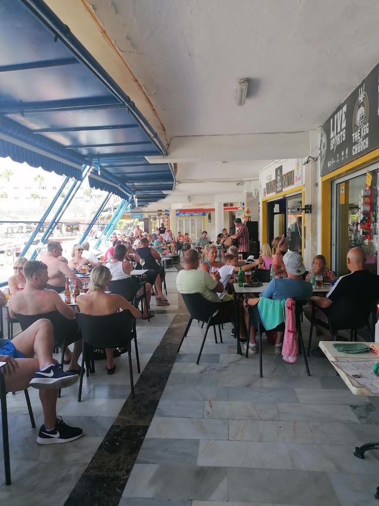 The Keg and Church — Ambiente