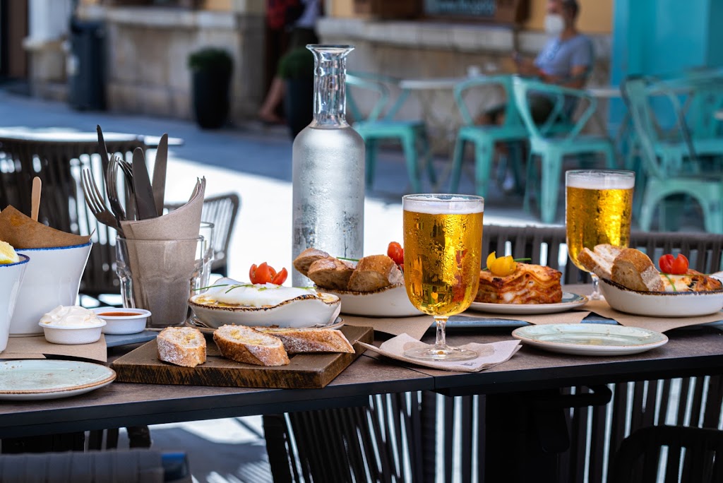 CINC Food Parlour — Comida y bebida