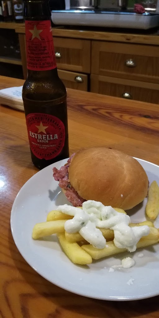 Bar Manuel Lupion Castillo — Comida y bebida